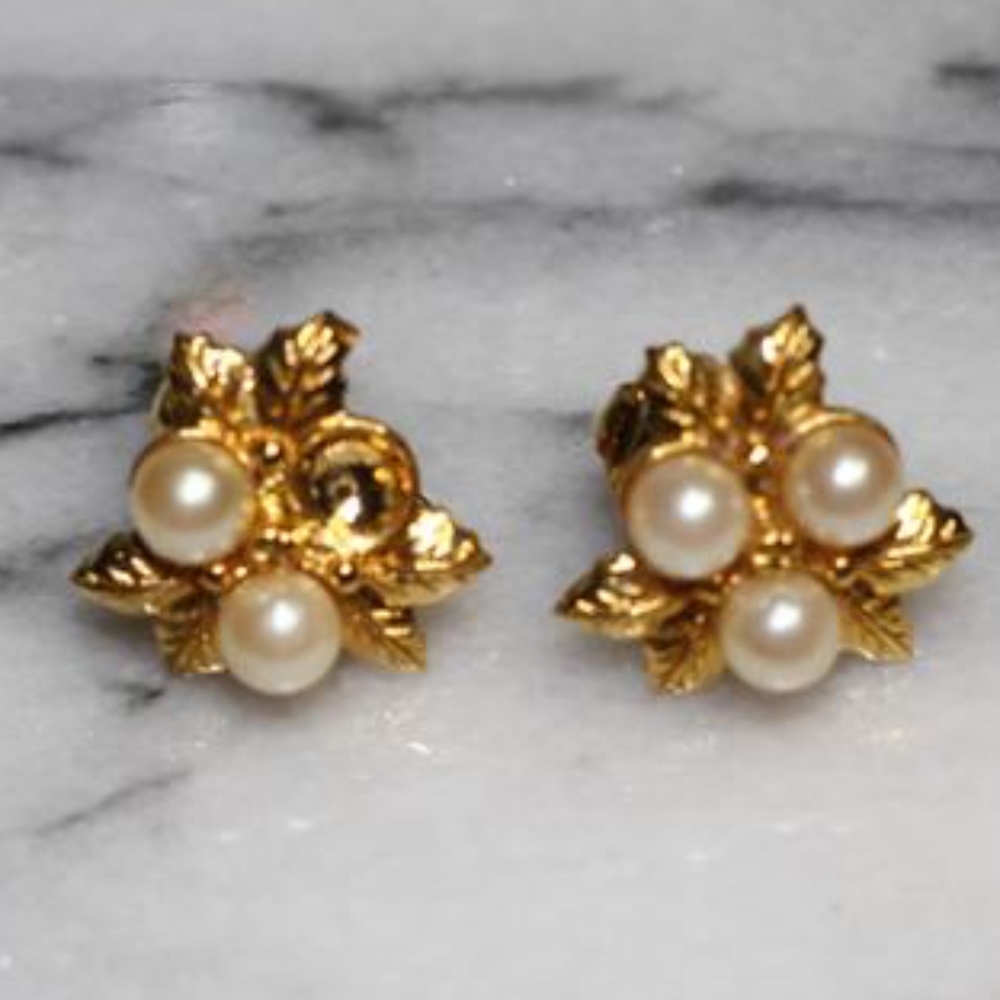 AK Vintage Gold Pearl Clip On Earrings